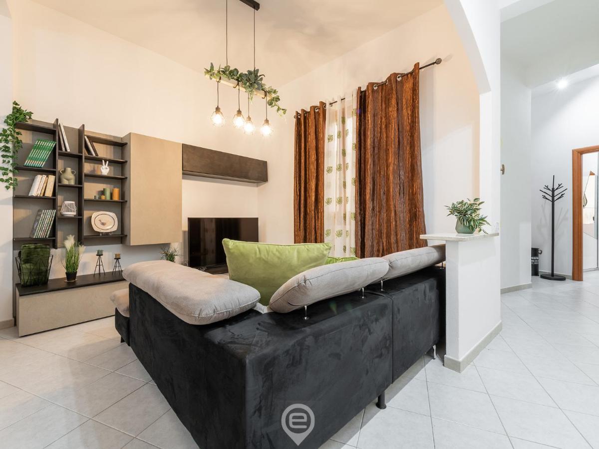 קליארי Trendy City Apartment מראה חיצוני תמונה
